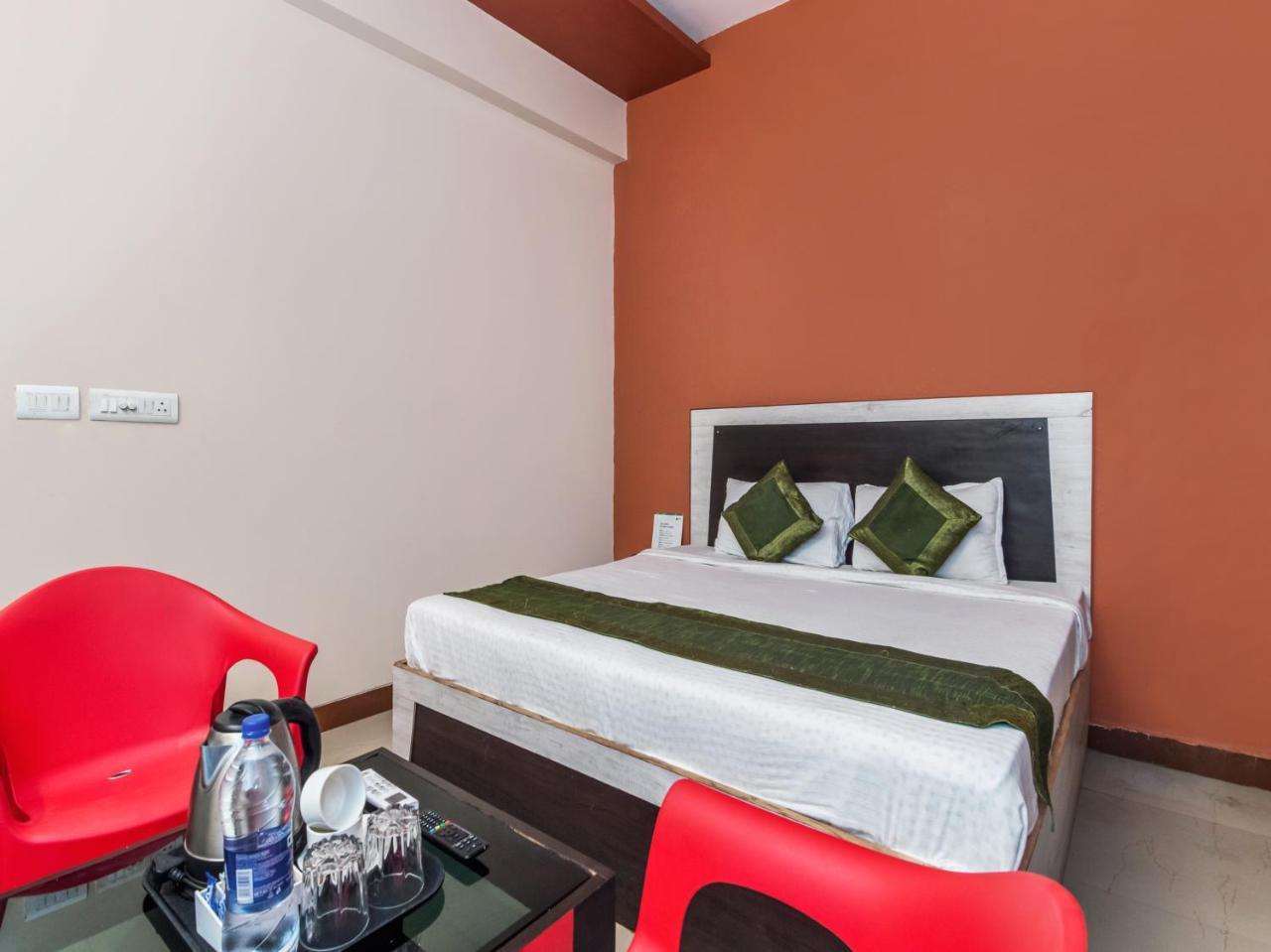 Hotel Treebo Trip View Vastu Khand 3*
