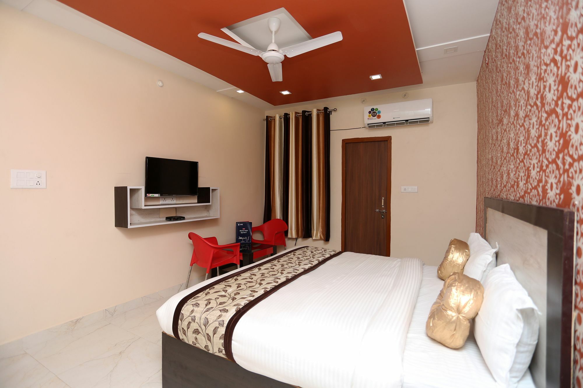 Hotel Treebo Trip View Vastu Khand 3*