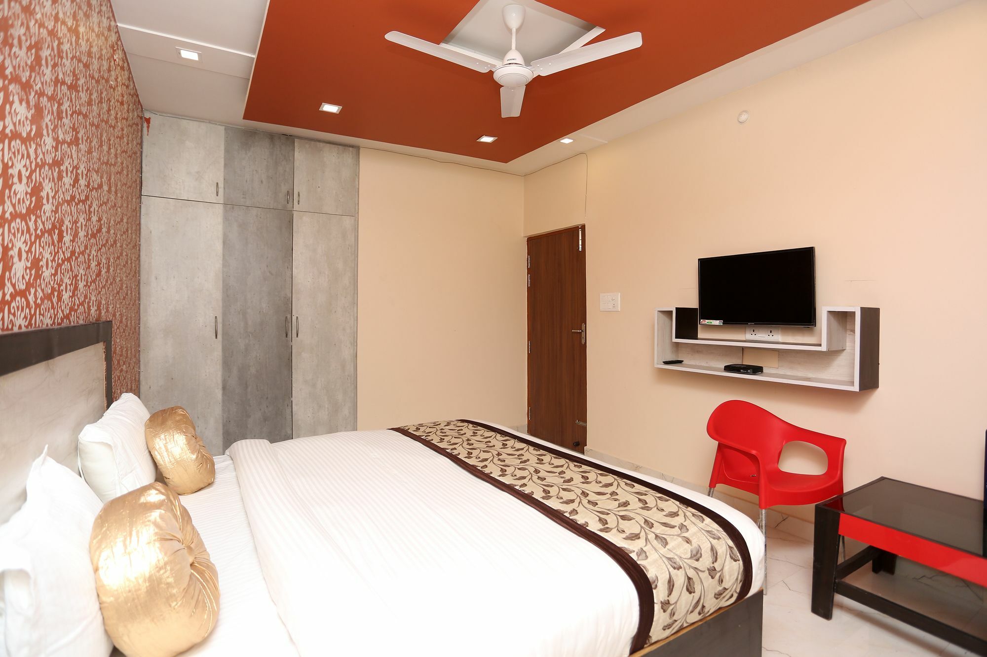 Hotel Treebo Trip View Vastu Khand Lucknow